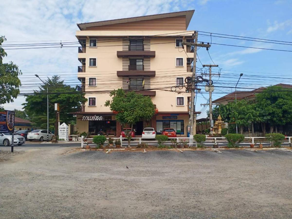 Апартаменти โสดาอพาร์ทเม้นท์​ Ban Lam Phak Kut Екстер'єр фото