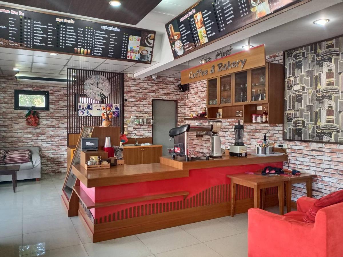 Апартаменти โสดาอพาร์ทเม้นท์​ Ban Lam Phak Kut Екстер'єр фото