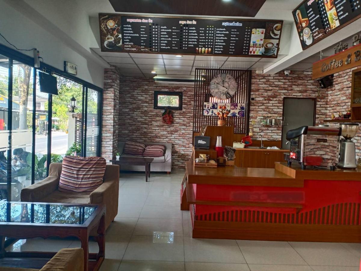 Апартаменти โสดาอพาร์ทเม้นท์​ Ban Lam Phak Kut Екстер'єр фото